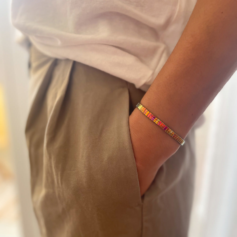 metallisch schimmerndes perlenarmband